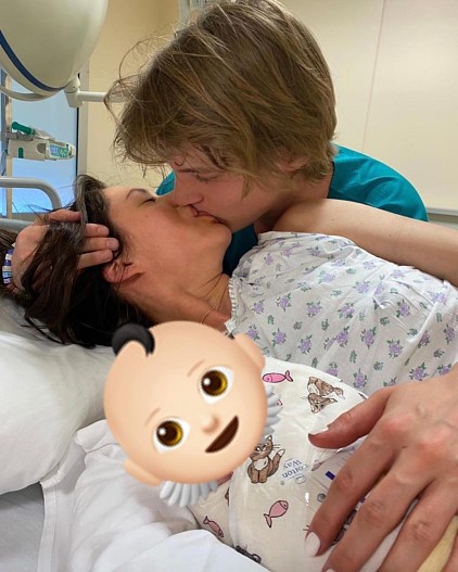 Диана Пожарская и Иван Янковский с сыном