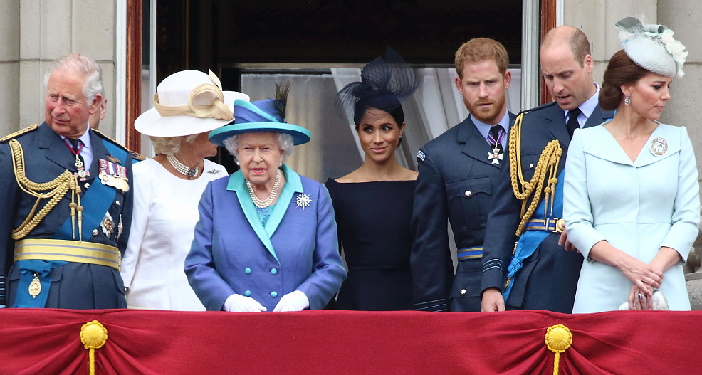Принц Чарльз и герцогиня Камилла, королева Елизавета, Меган Маркл и принц Гарри, принц Уильям и Кейт Миддлтон