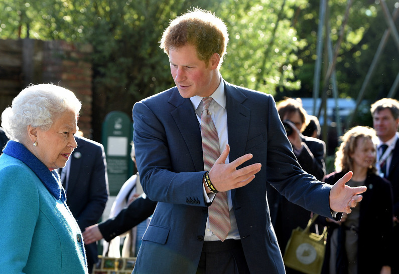 Перемирие? Королева Елизавета попросила принца Гарри вернуться в Лондон ради важного разговора