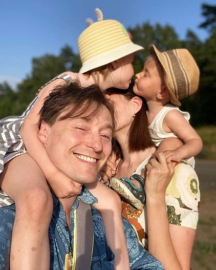 Сергей Безруков и Анна Матисон с детьми