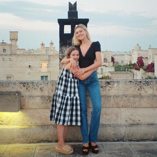 Харпер Бекхэм и Никола Пельтц