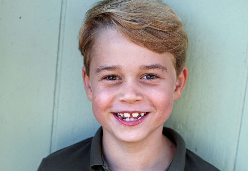 СМИ: старший сын принца Уильяма и Кейт Миддлтон, 7-летний принц Джордж, в этом году покинет Лондон