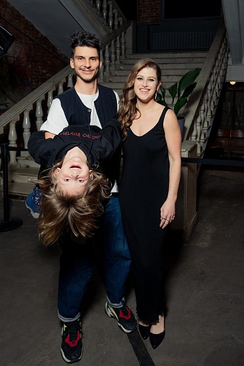 Варвара Шмыкова и Евгений Козлов с сыном Корнеем