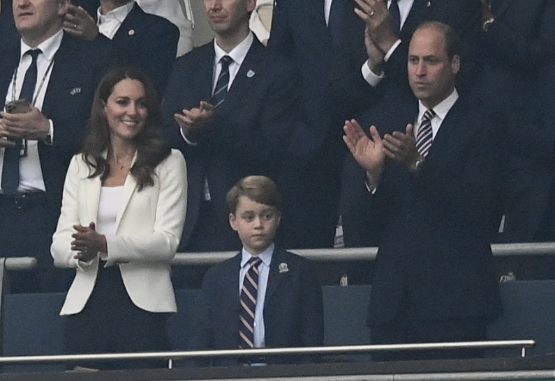 7-летний сын Кейт Миддлтон и принца Уильяма, принц Джордж, получил серьезную психологическую травму из-за травли в сети
