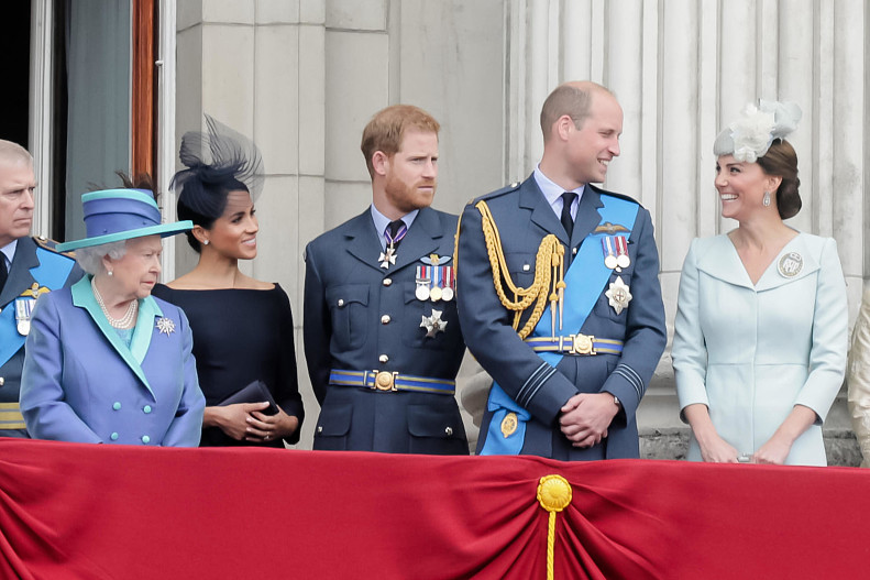 Королева Елизавета II, Меган Маркл, принц Гарри, принц Уильям, Кейт Миддлтон