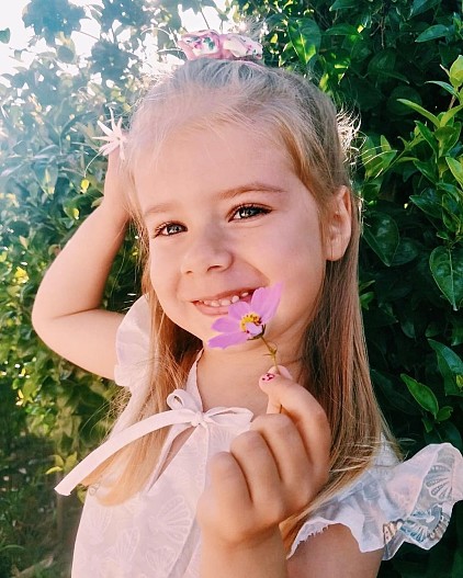 Дочь Юлии Савичевой Аня