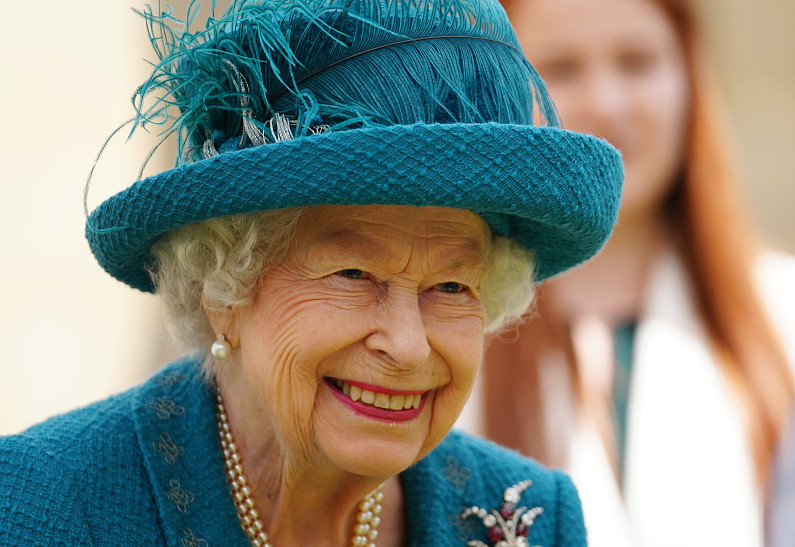 Появится ли Елизавета II на крестинах дочери принца Гарри? Королева в смятении