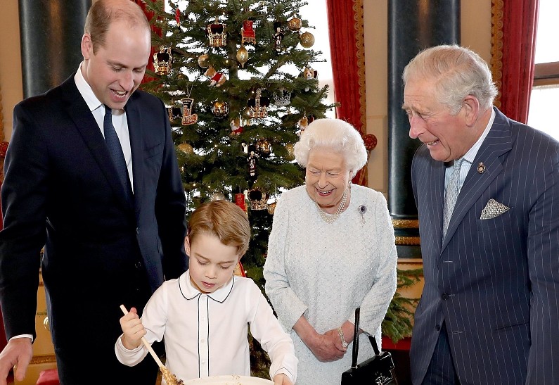 Сюрприз от королевы и «футбольный» торт: как принц Джордж отпраздновал день рождения