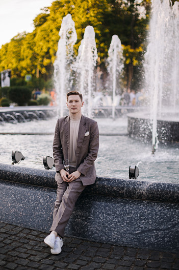 Кирилл Коваленко, PR-директор Condé Nast Russia (костюм Minorite)