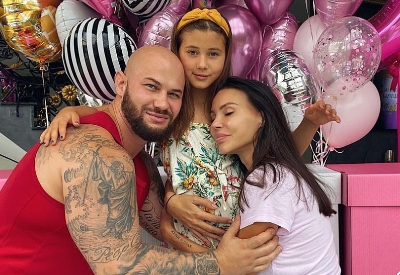 Очень дорогие подарки: как Оксана Самойлова и Джиган поздравили старшую дочь накануне ее дня рождения? Рассказываем!