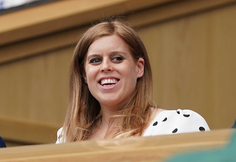 Первый официальный выход принцессы Беатрис после объявления о беременности. Фото!