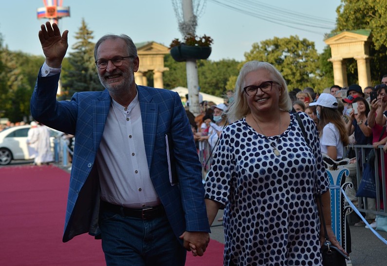 Фёдор Добронравов, Татьяна Васильева, Екатерина Гусева и другие гости закрытия фестиваля «Хрустальный ИсточникЪ»