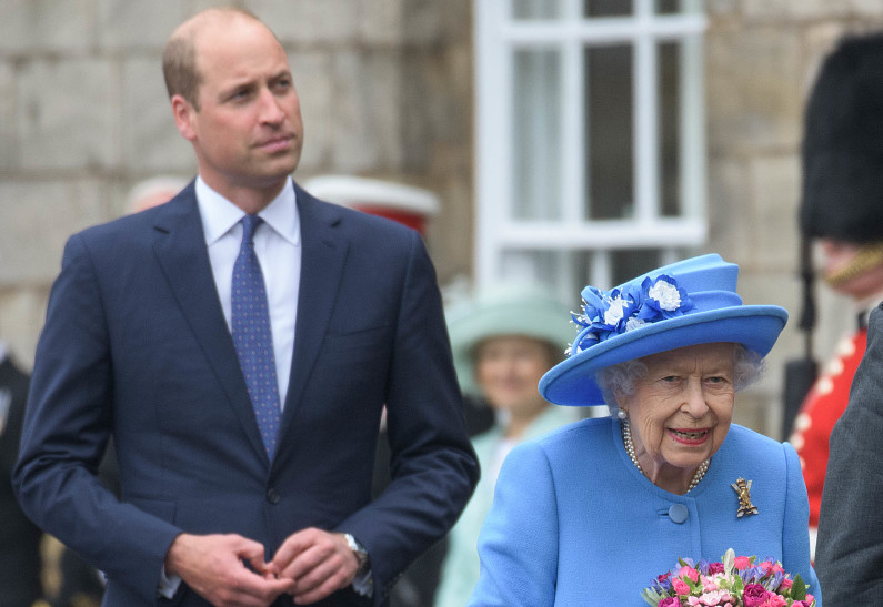 Принц Уильям беспокоится, что скандал вокруг принца Эндрю скажется на самочувствии Елизаветы II