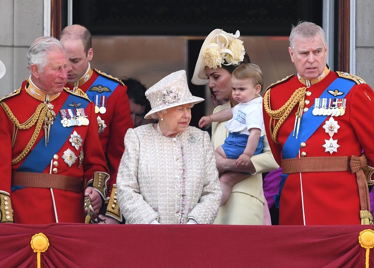 Принц Чарльз, Елизавета II и принц Эндрю
