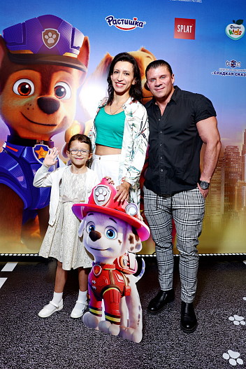 Елена Борщёва и Валерий Юшкевич с дочерью