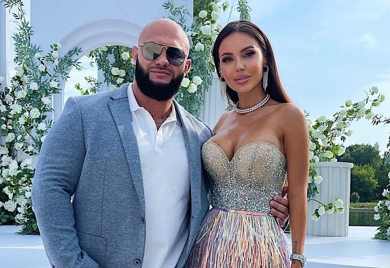 Оксана Самойлова призналась, почему на самом деле Джиган сделал ей предложение