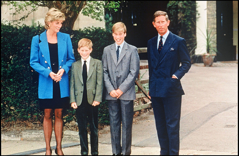 Принцесса Диана и принц Чарльз с сыновьями, принцем Гарри и принцем Уильямом