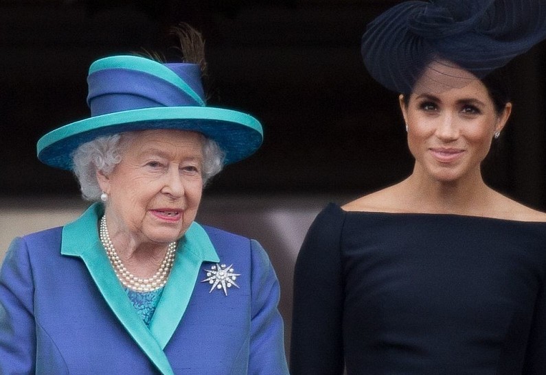 Тонкая издёвка над Елизаветой II: Меган Маркл высмеивает королеву в новом видео