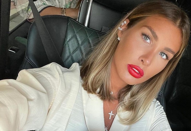 Кети Топурия поделилась редкой фотографией с подросшими детьми и мужем