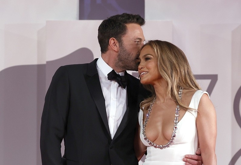 Дженнифер Лопес и Бен Аффлек впервые вышли вместе на ковровую дорожку после воссоединения