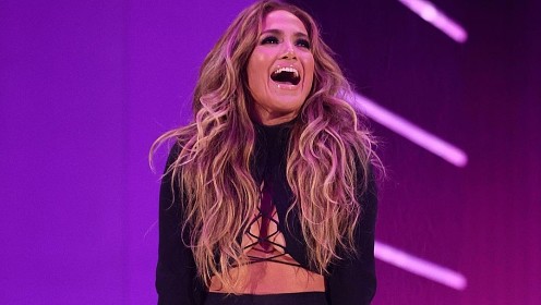 Дженнифер Лопес, Мадонна, Меган Фокс: самые экстравагантные наряды премии MTV VMA 2021