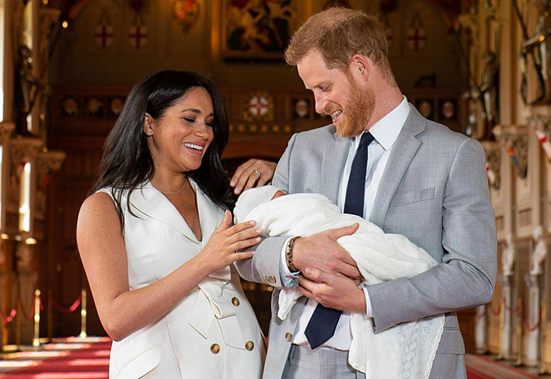 Стало известно, кому из членов королевской семьи Меган Маркл и принц Гарри первому покажут маленькую дочь. И это не Елизавета II