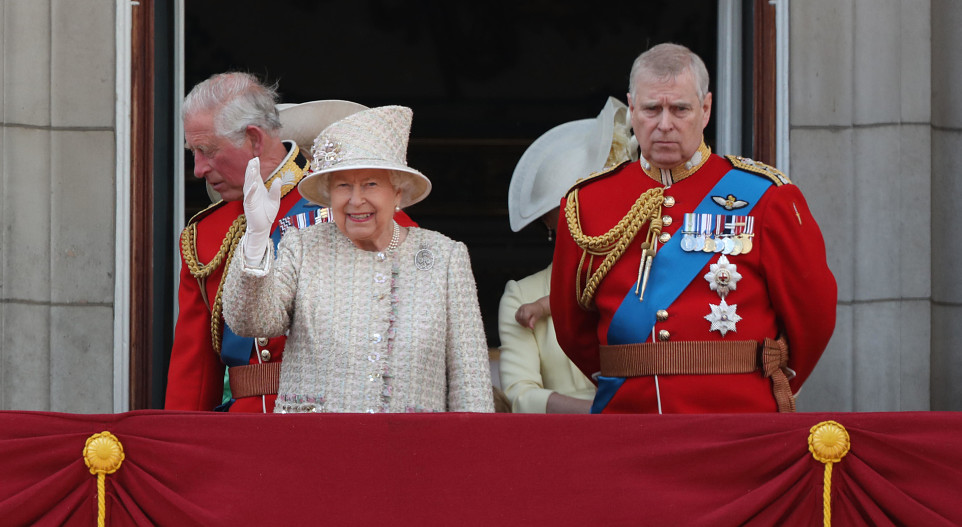 Королева Елизавета II, принц Чарльз и принц Эндрю