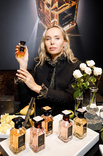 Илона Столье