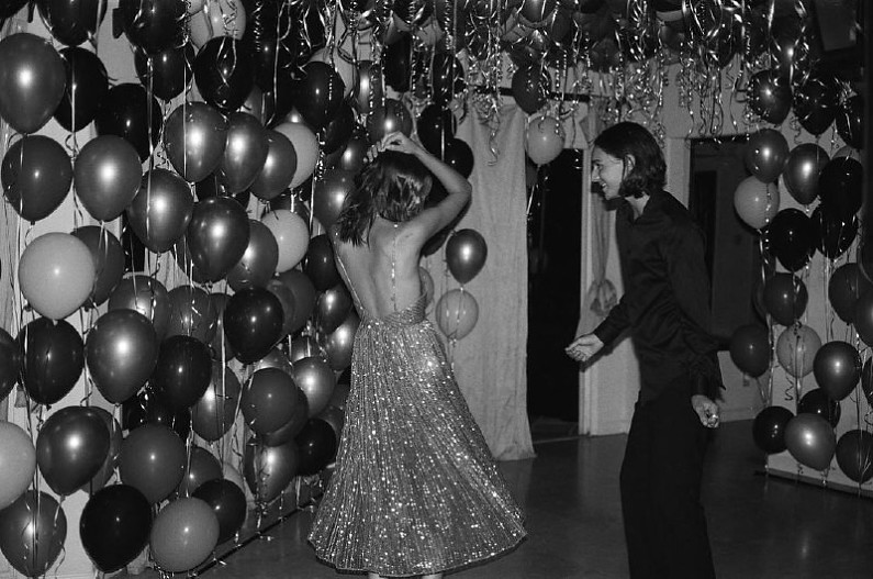 Кайя Гербер веселится на своем празднике