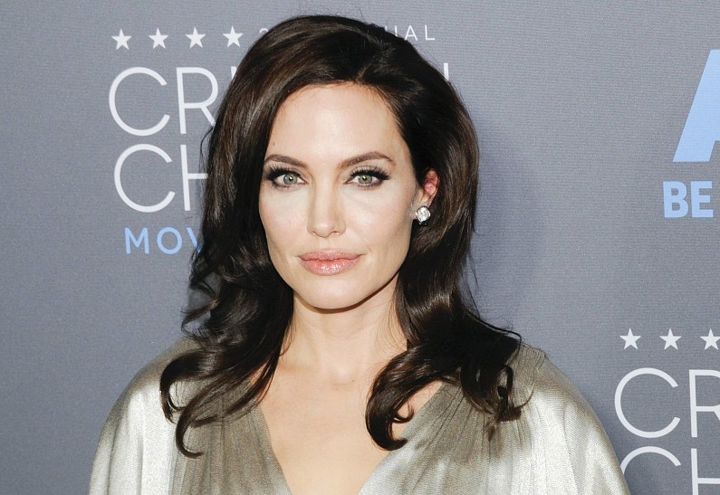 На фоне развода с Брэдом Питтом: Анджелина Джоли испугала поклонников постаревшим видом