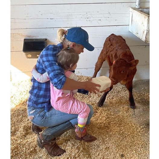 Иоланда Хадид с внучкой Хай