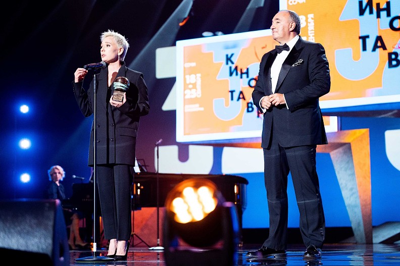 Чулпан Хаматова (украшения Mercury) и Александр Роднянский