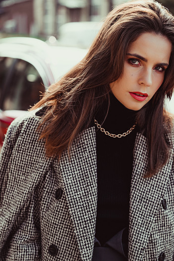 На Лизе: пальто, жакет — всё by Malene Birger, ботильоны Le Silla