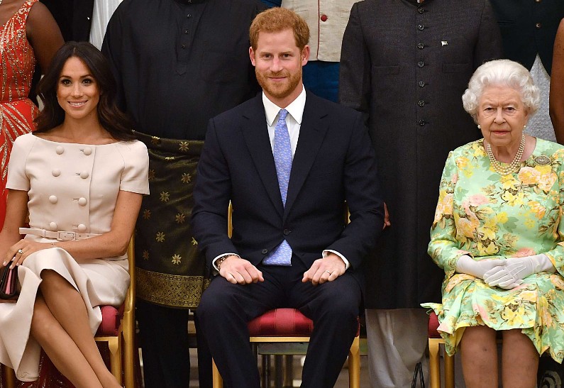 «Шокированы смелостью»: принц Гарри и Меган Маркл намерены привезти 3-месячную дочь в Англию к королеве