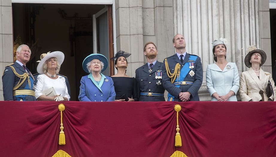 Королевская семья на балконе Букингемского дворца во время парада Trooping the Colour