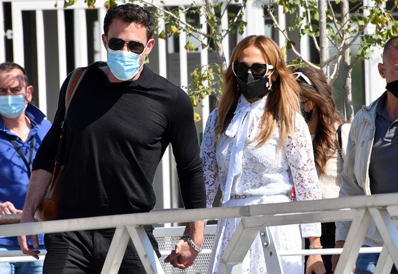 Эффектное появление: Дженнифер Лопес и Бен Аффлек восхитили гостей Венецианского кинофестиваля. Фото!