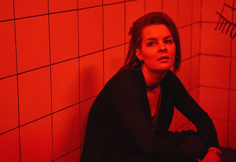 Дарья Урсуляк и Любовь Толкалина в психоделическом триллере KION «Бег улиток»