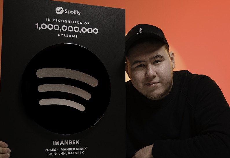 Imanbek получил награду Spotify за миллиард прослушиваний
