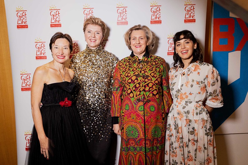 Наташа Цуканова, Люба Галкина, княжна Екатерина Голицына, Кэти Мелуа