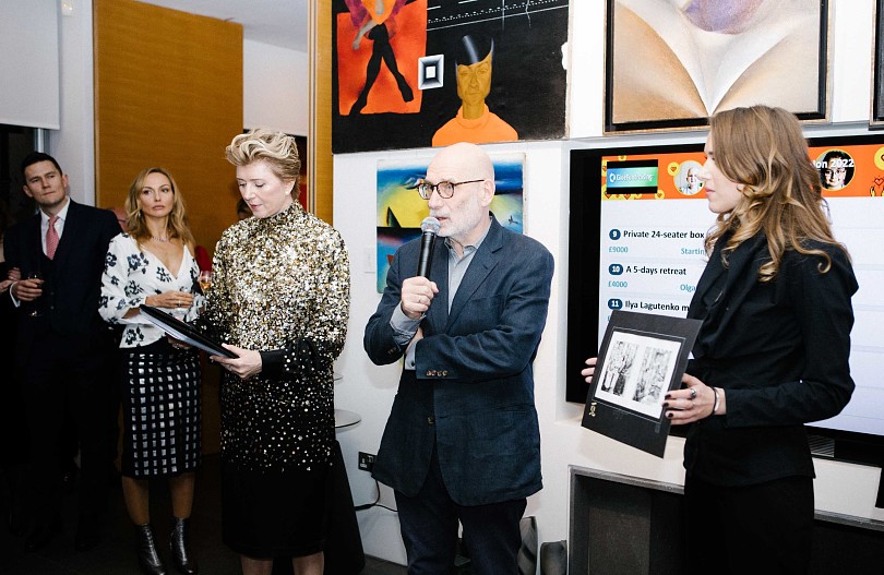 Люба Галкина и Борис Акунин представляют лот