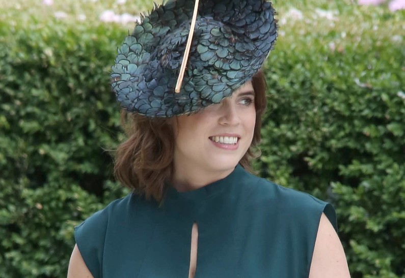 Принцесса Евгения поделилась редкими фото со своим первенцем