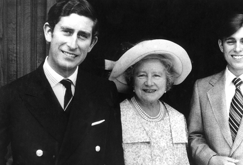 Королева-мать с принцем Чарльзом и принцем Эндрю