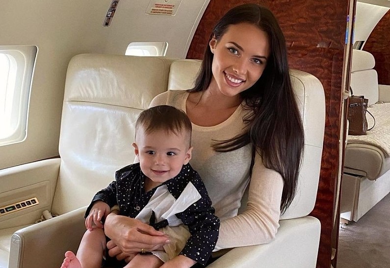 Анастасия Решетова хочет забрать своего сына у Тимати