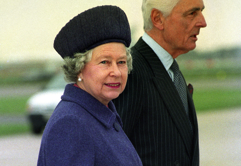 В сериале «Корона» покажут единственный визит Елизаветы II в Россию