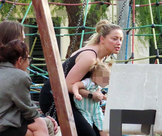 Эмбер Херд с дочерью