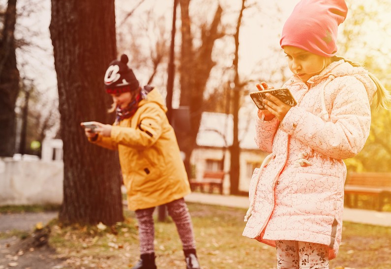 Школьные каникулы: 6 идей, как занять ребенка и не устать самому