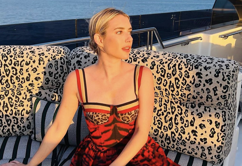 Эмма Робертс показала нового возлюбленного