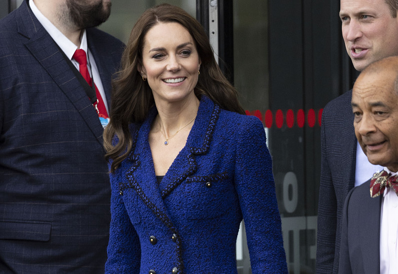 «Носит винтаж по-королевски»: Кейт Миддлтон в твидовом пиджаке Chanel очаровала поклонников. Фото!