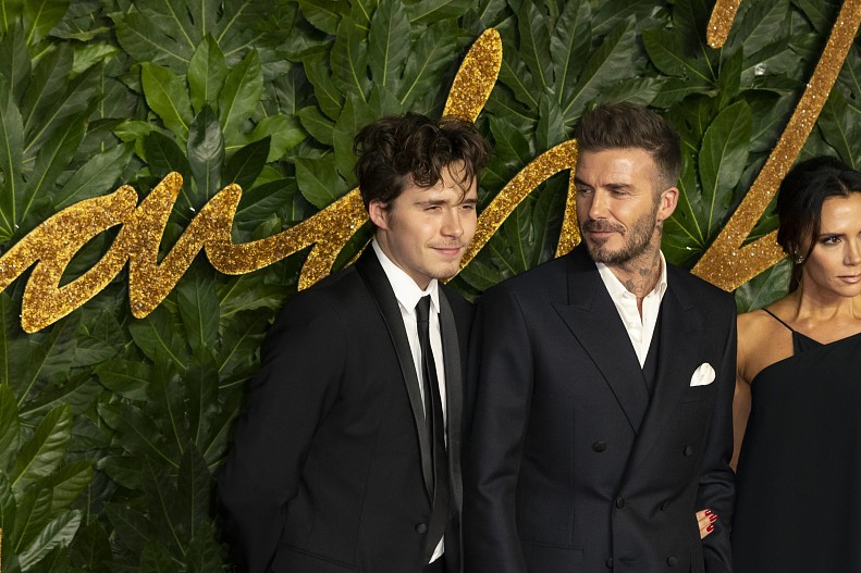 Дэвид и Виктория Бекхэм с сыном Бруклином