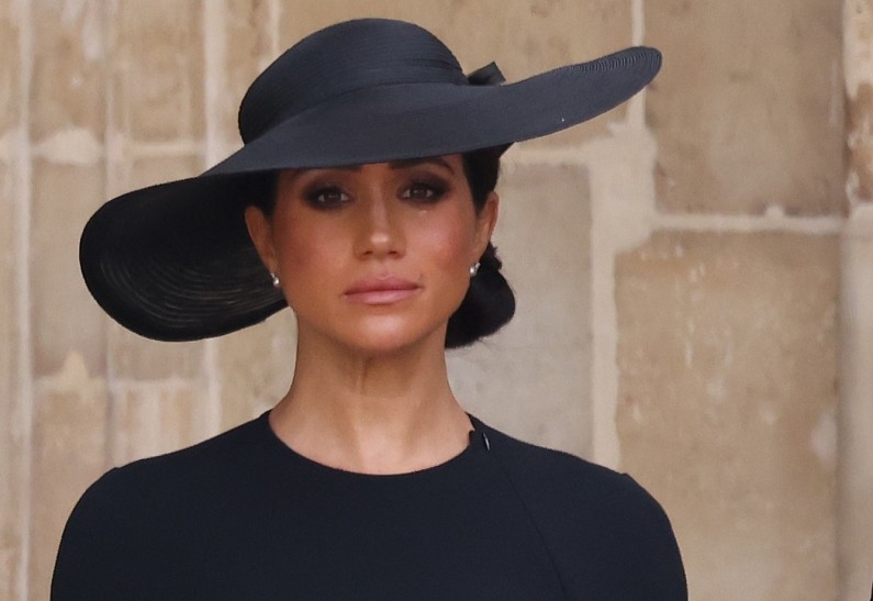 Меган Маркл вновь раскритиковала королевскую семью. И вот почему!